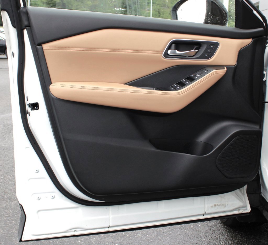 Certified 2022 Nissan Rogue Platinum w/ Head-Up Display Package image 16