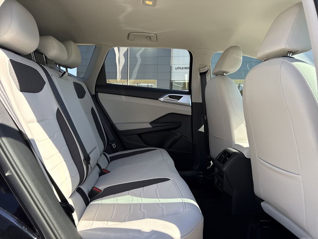 Used 2025 Volkswagen Taos SE image 23