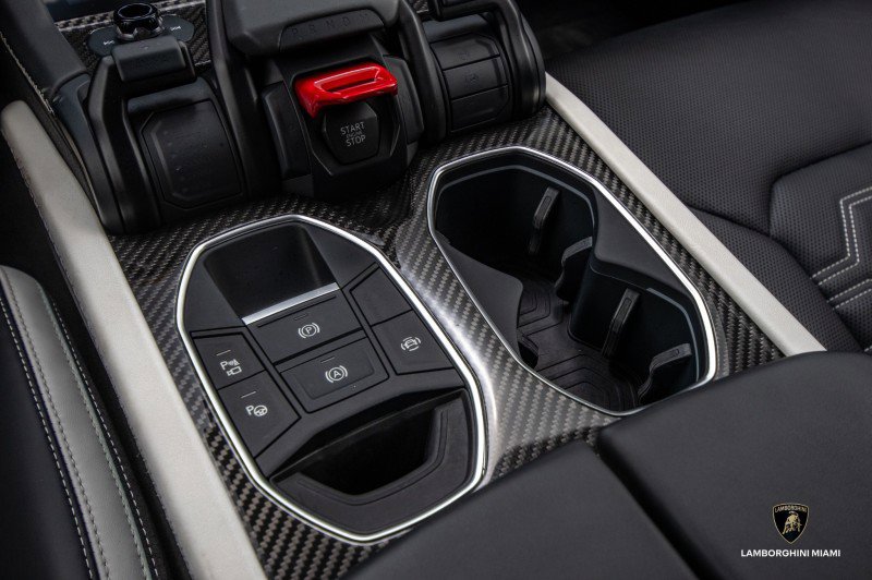 Used 2025 Lamborghini Urus SE image 43