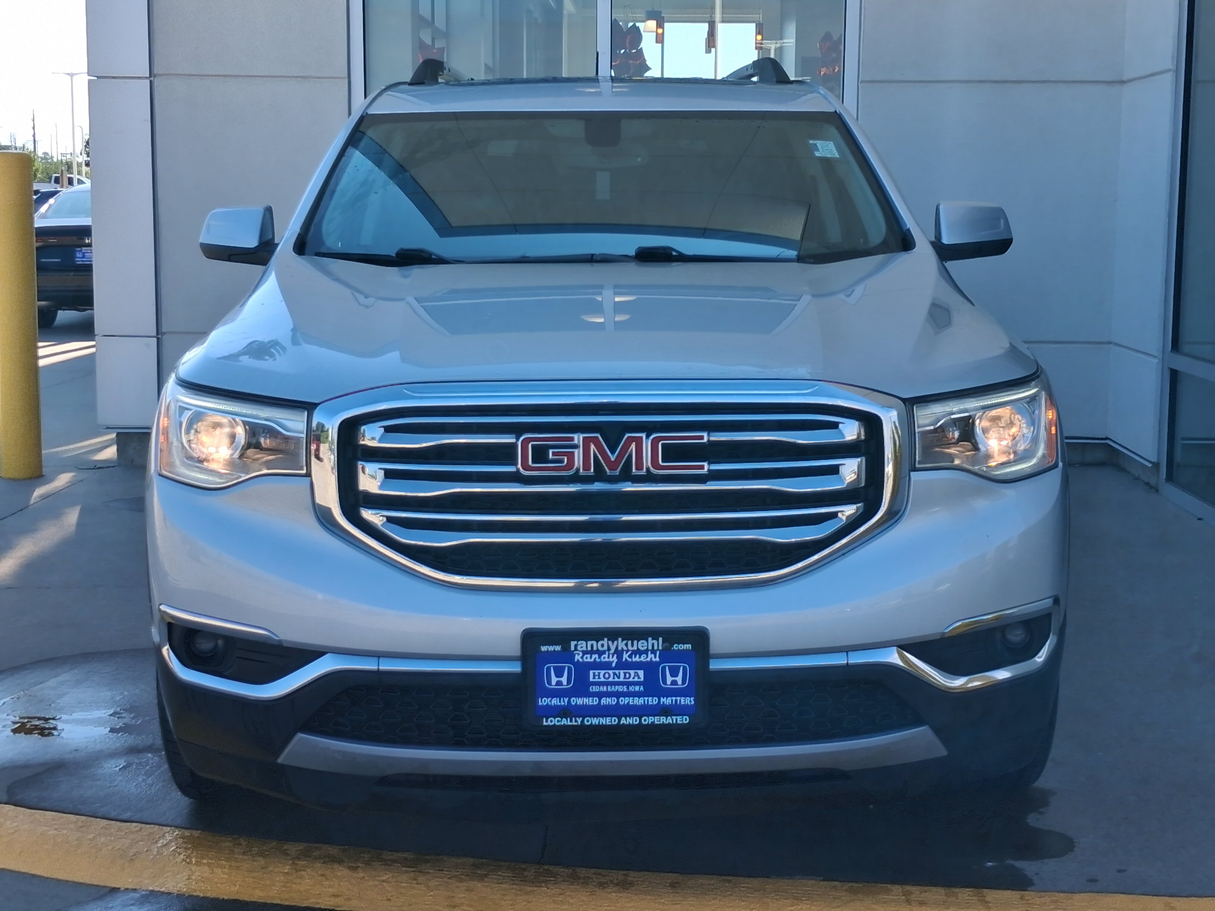 Used 2018 GMC Acadia SLT AWD/4WD image 3
