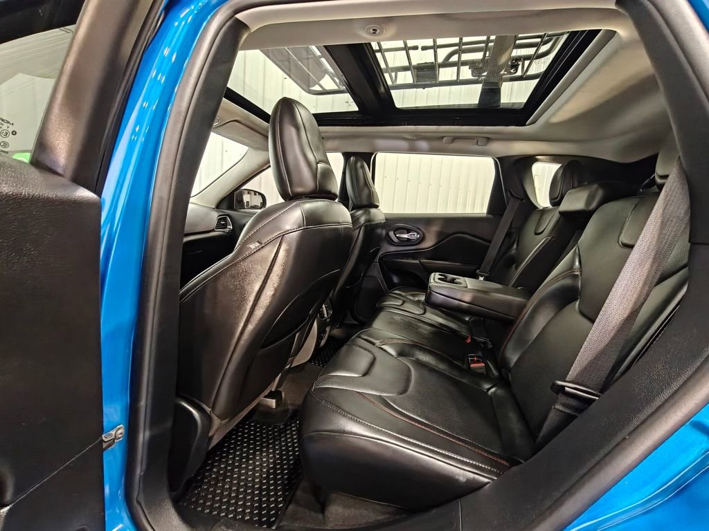 Used 2020 Jeep Cherokee Trailhawk image 31