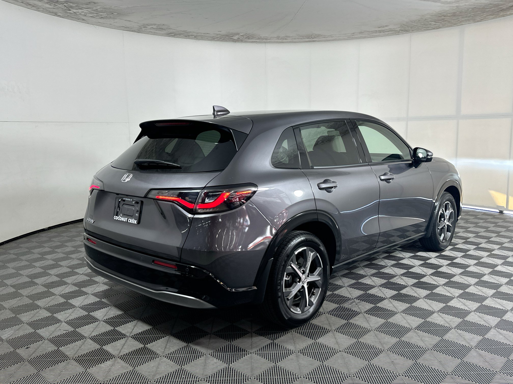 Used 2024 Honda HR-V EX-L image 3
