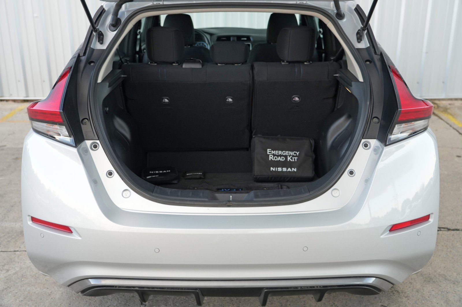 Used 2025 Nissan Leaf S image 9