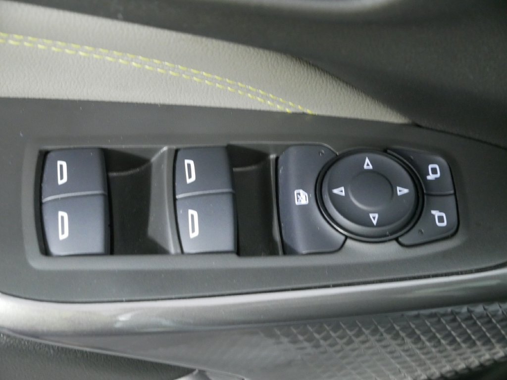 Used 2025 Chevrolet Trax ACTIV w/ Sunroof Package FWD image 21