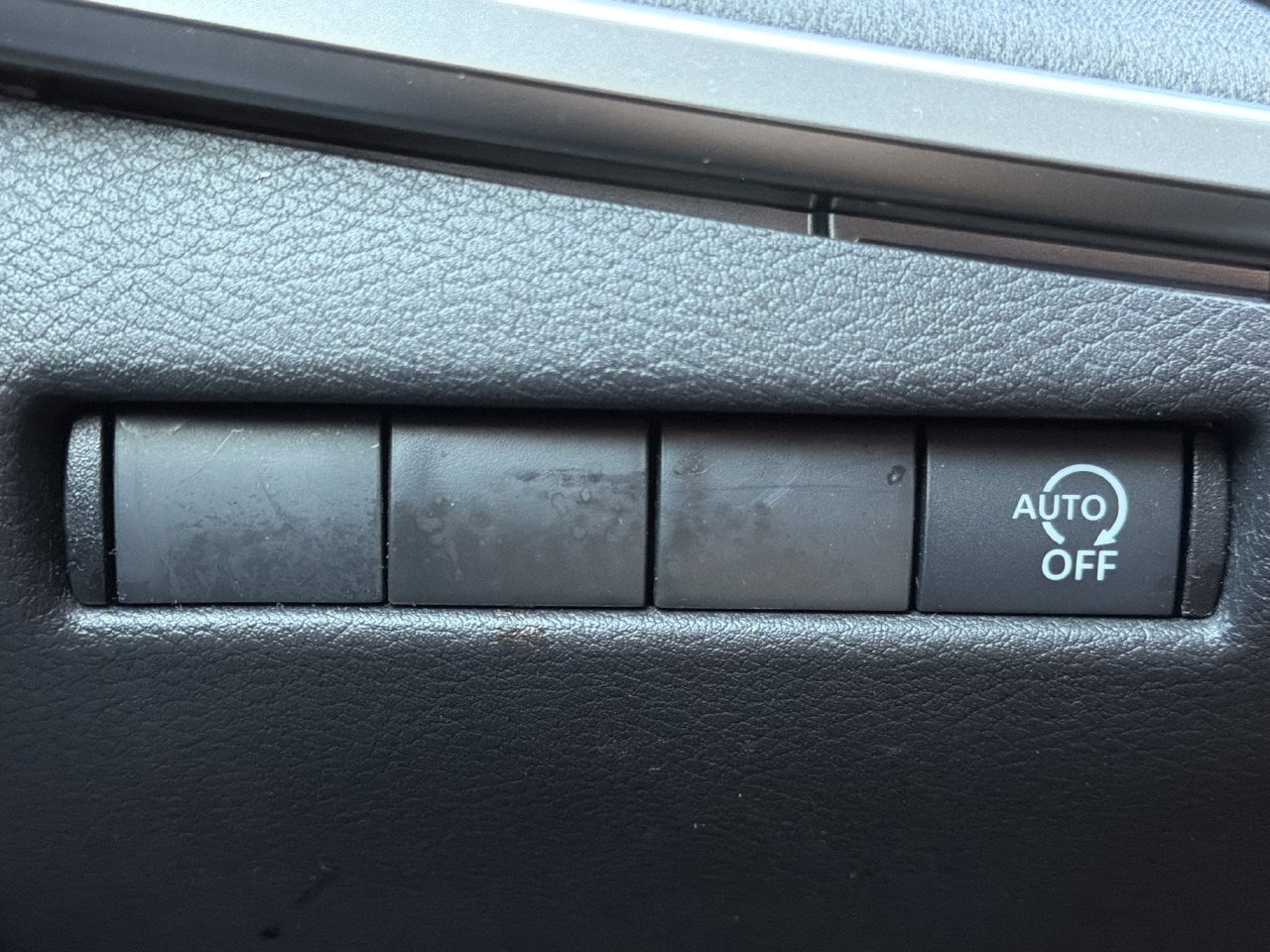 Certified 2025 Nissan Kicks SV FWD image 15