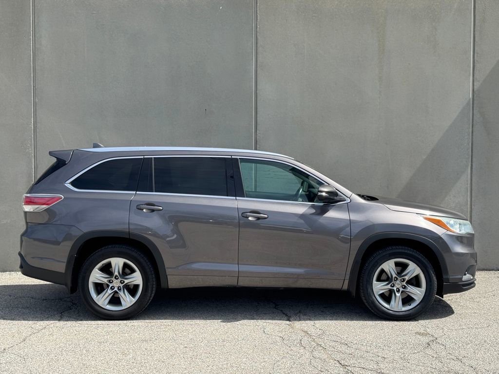 Used 2015 Toyota Highlander Limited image 3