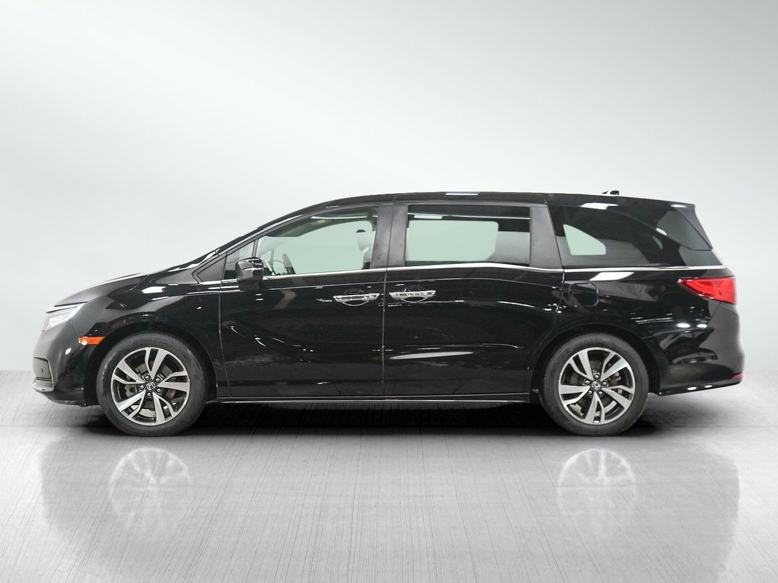 Used 2022 Honda Odyssey Touring image 2