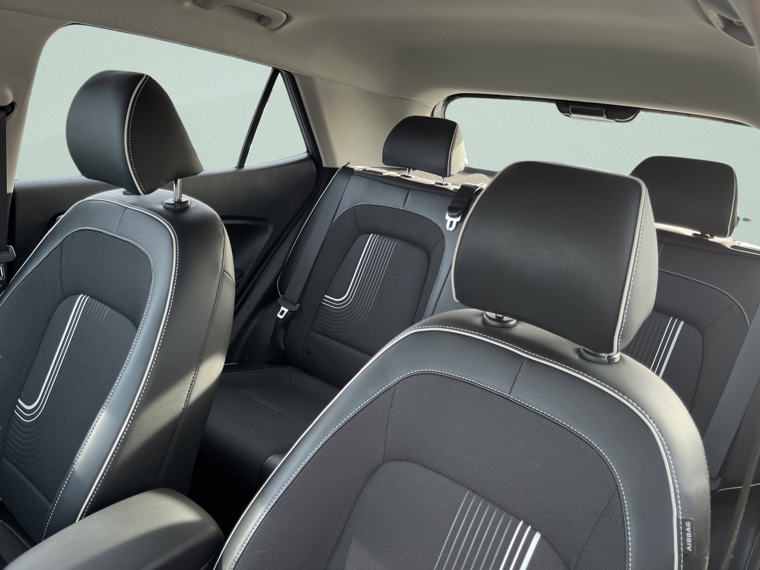 Used 2022 Hyundai Venue Limited FWD image 15