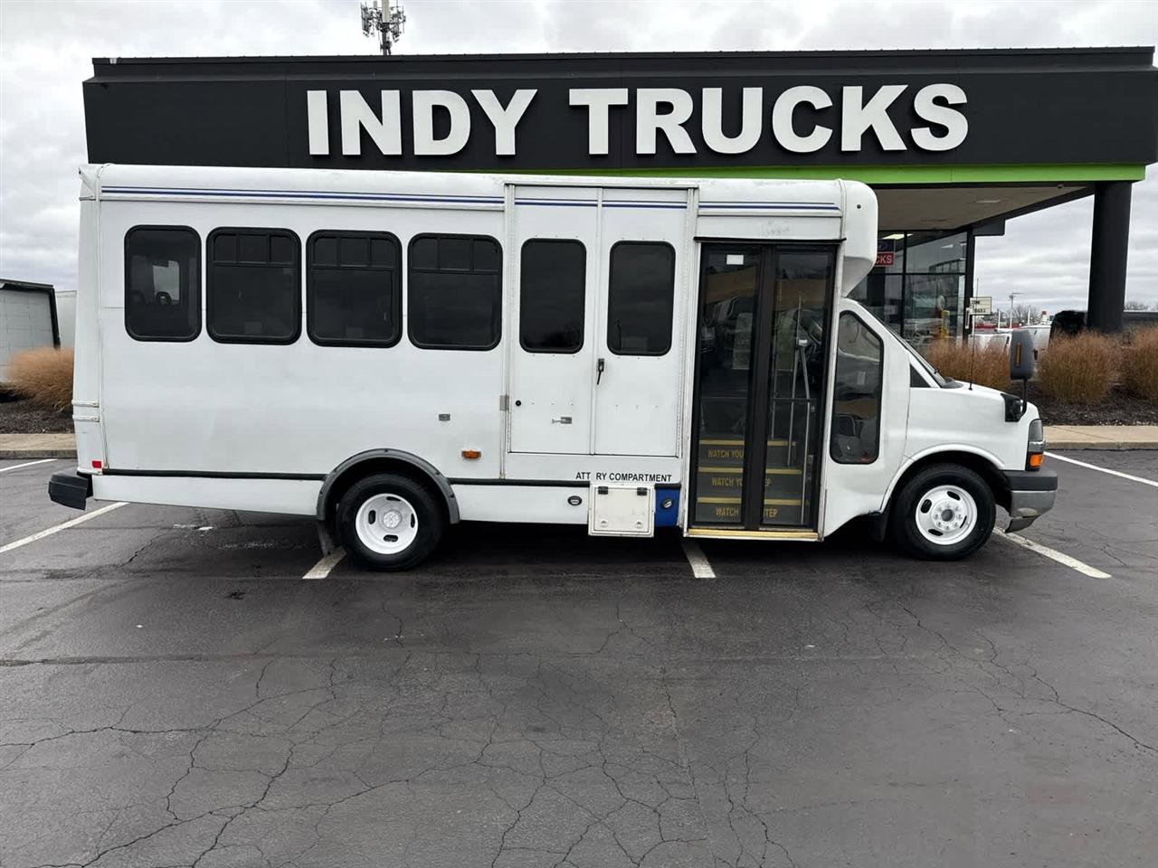 Used 2016 Chevrolet Express 4500 w/ Shuttle Bus Package RWD image 2