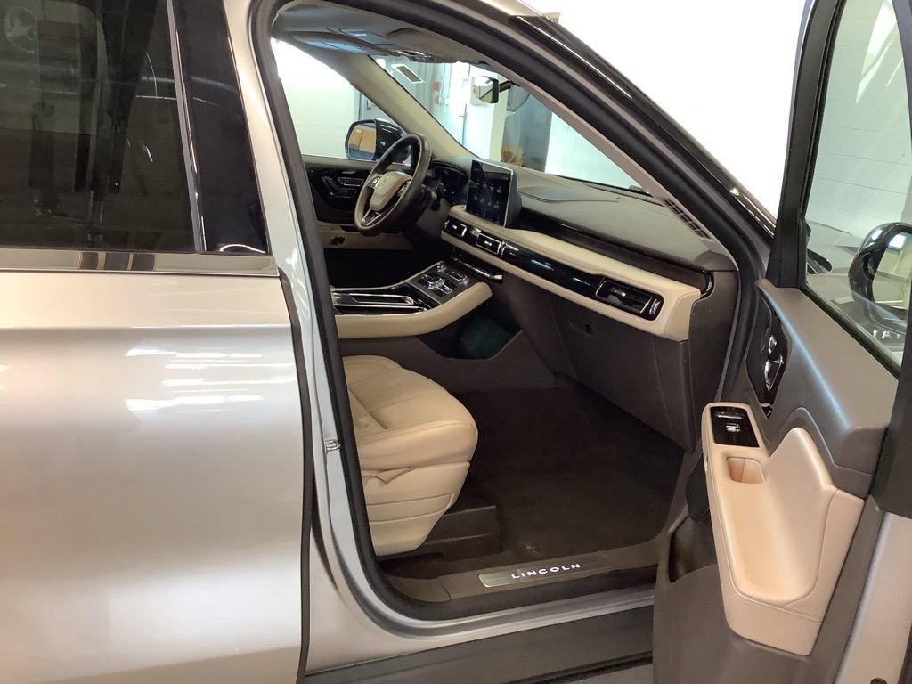 Used 2020 Lincoln Aviator Reserve w/ Equipment Group 201A AWD/4WD image 18