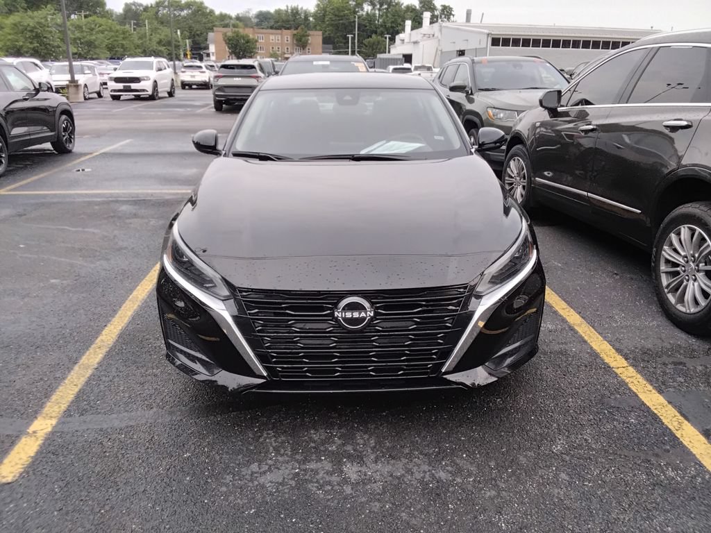 Used 2024 Nissan Altima 2.5 SV FWD image 2