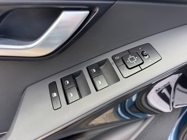 Certified 2024 Kia Niro EX FWD image 16