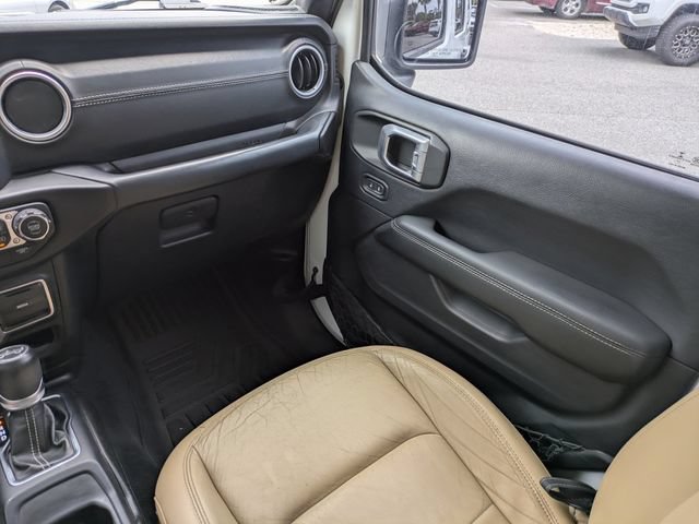 Used 2018 Jeep Wrangler Unlimited Sahara w/ Cold Weather Group AWD/4WD image 18