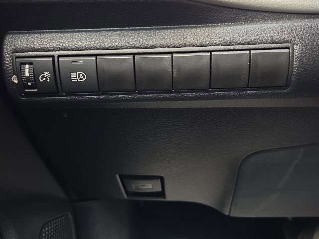 Used 2025 Toyota Corolla LE w/ LE Premium Package FWD image 21