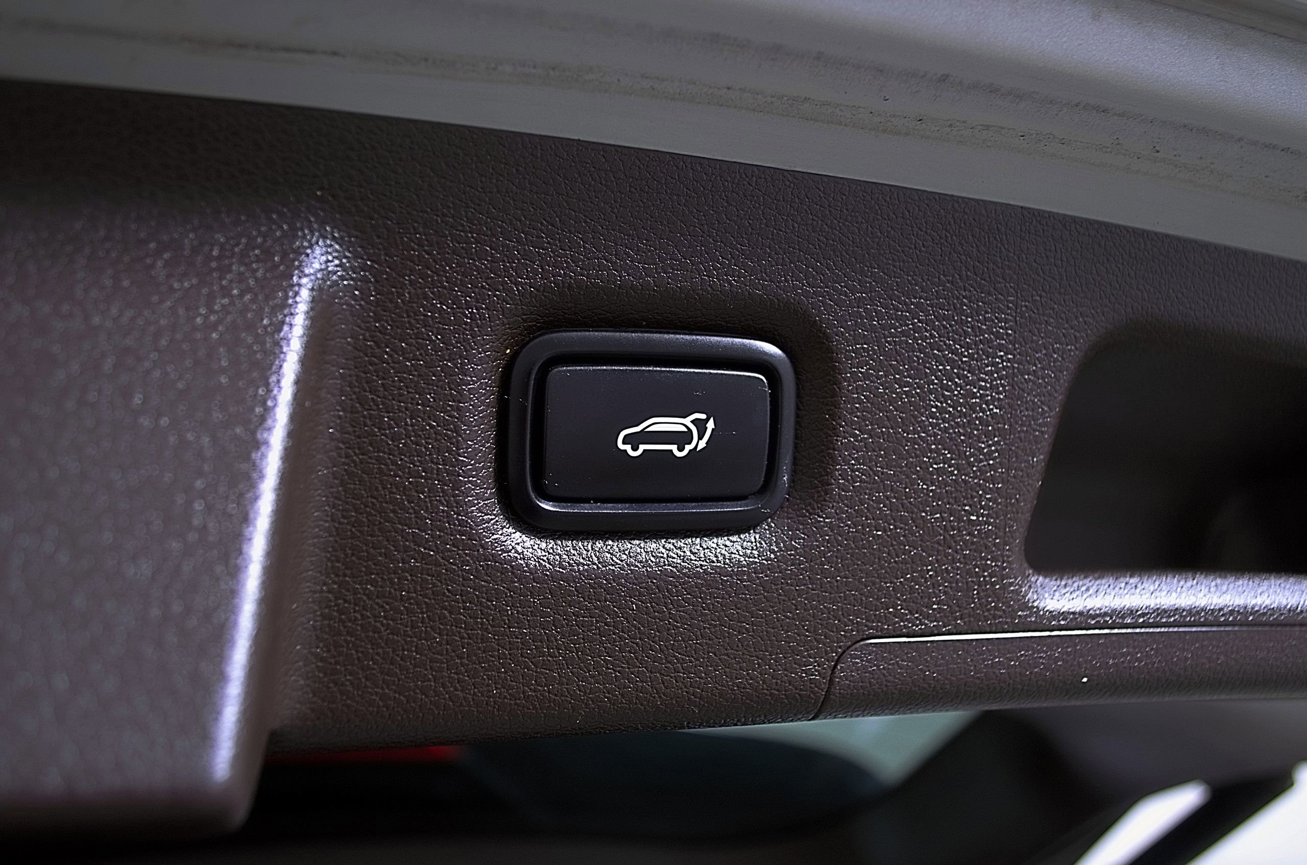 Used 2019 Hyundai Santa Fe FWD image 12