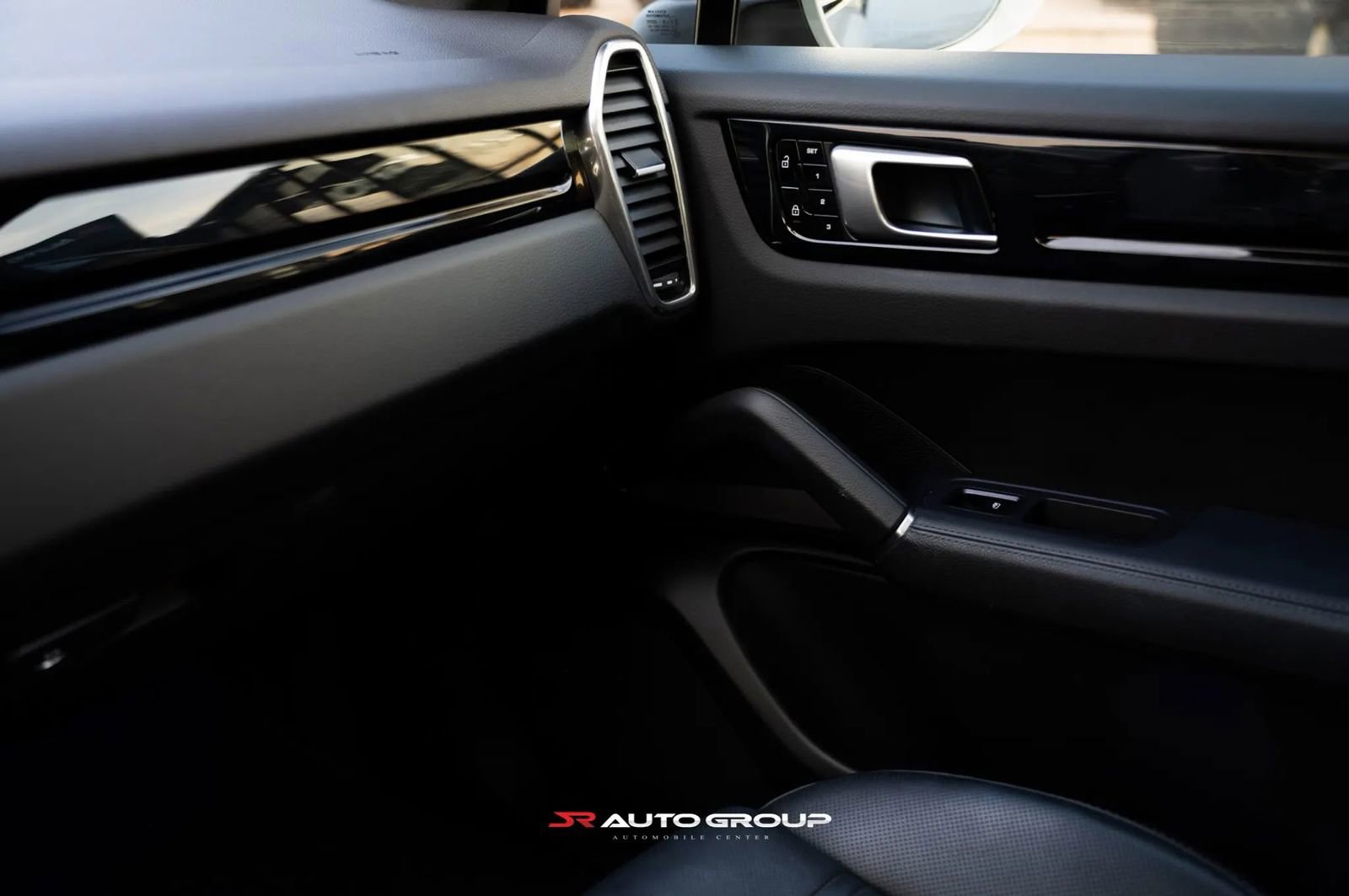 Used 2021 Porsche Cayenne Coupe image 16