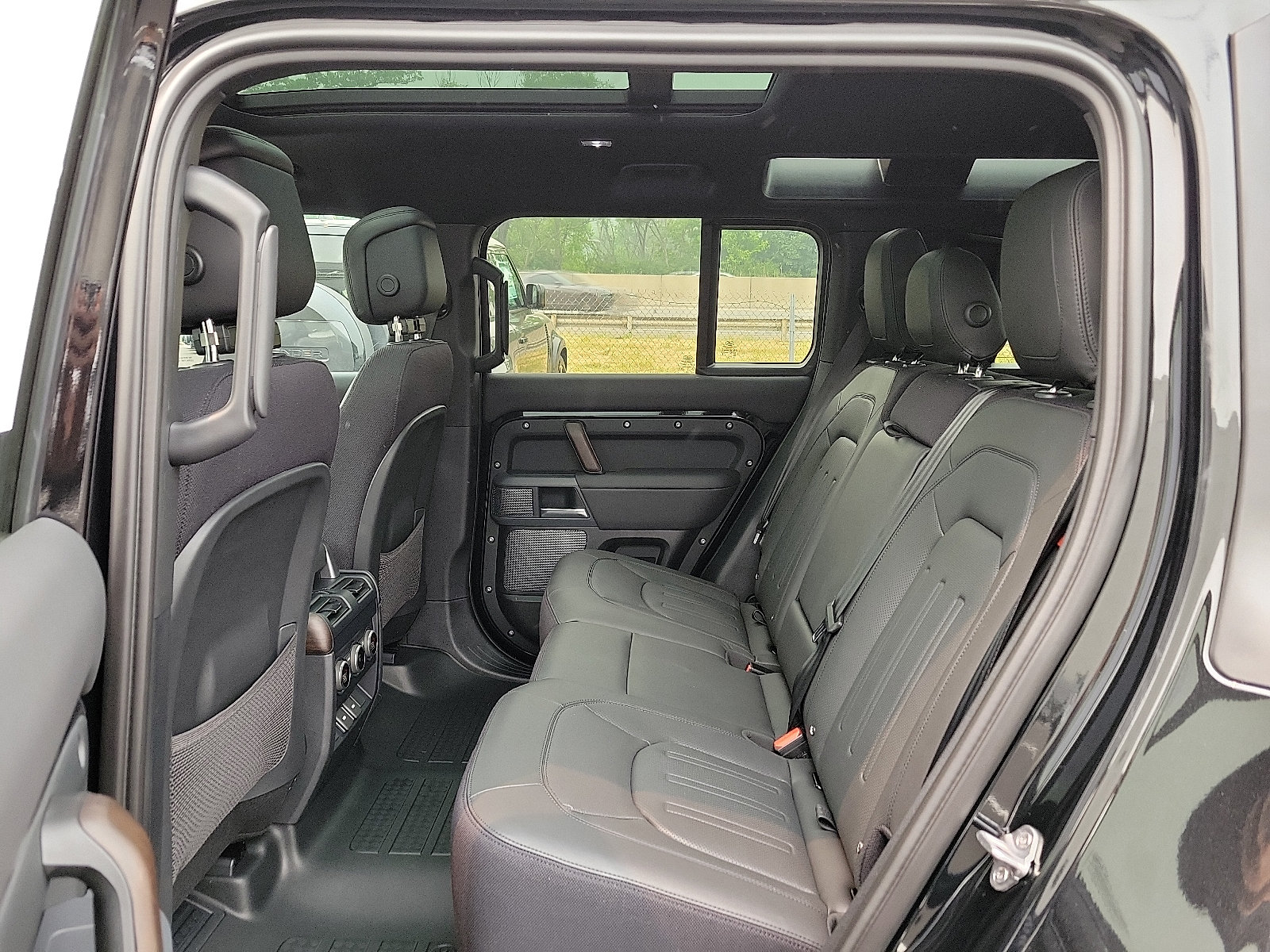New 2023 Land Rover Defender 110 X AWD/4WD image 4