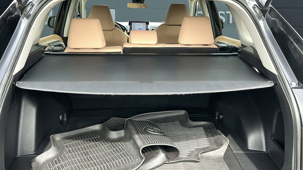 Used 2023 Toyota RAV4 XLE image 16