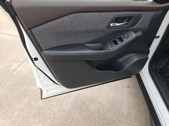 Certified 2021 Nissan Rogue SV FWD image 28