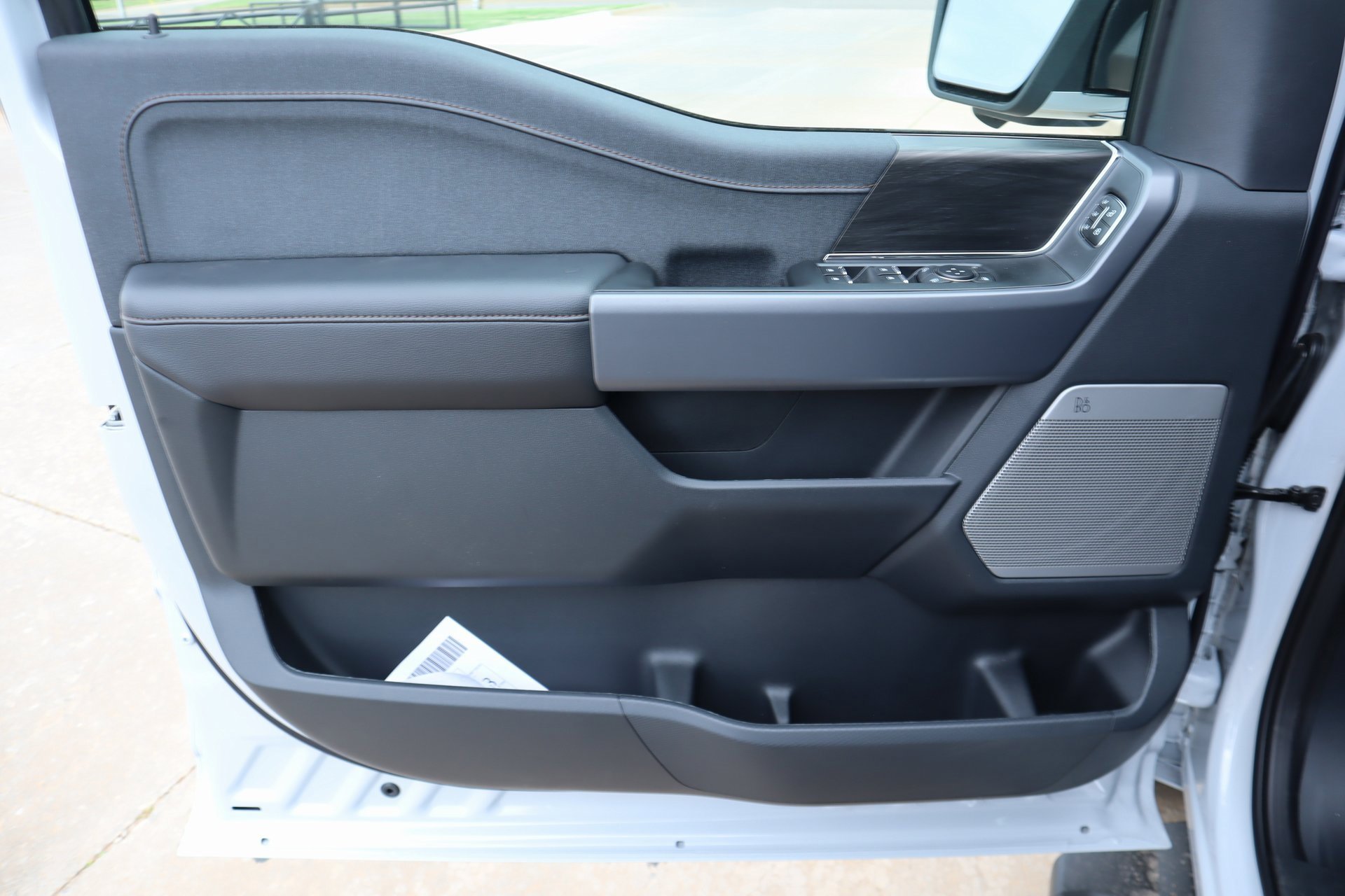 New 2025 Ford F150 Lariat w/ Equipment Group 502A High image 17