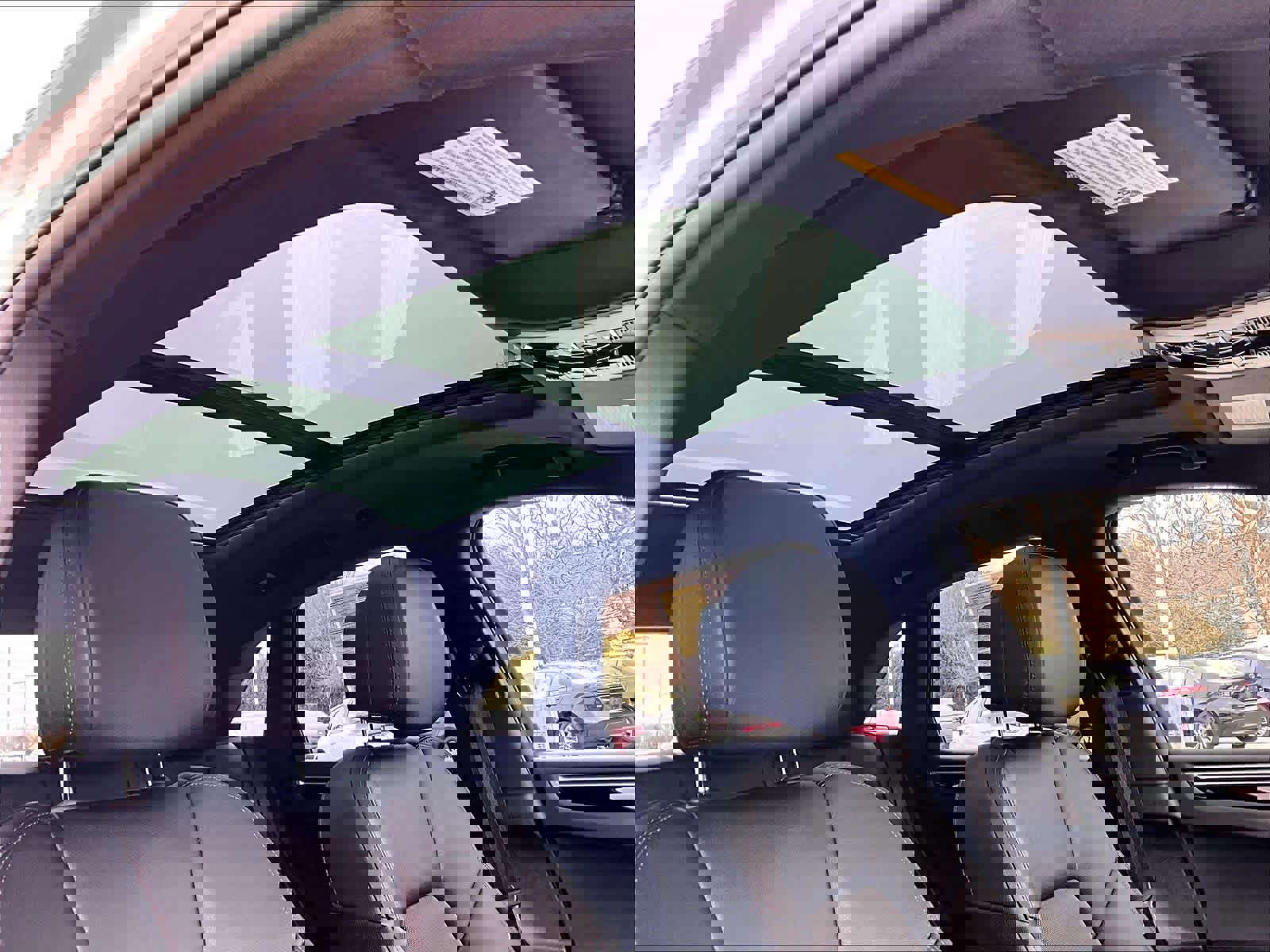 Used 2023 Porsche Macan Turbo image 25