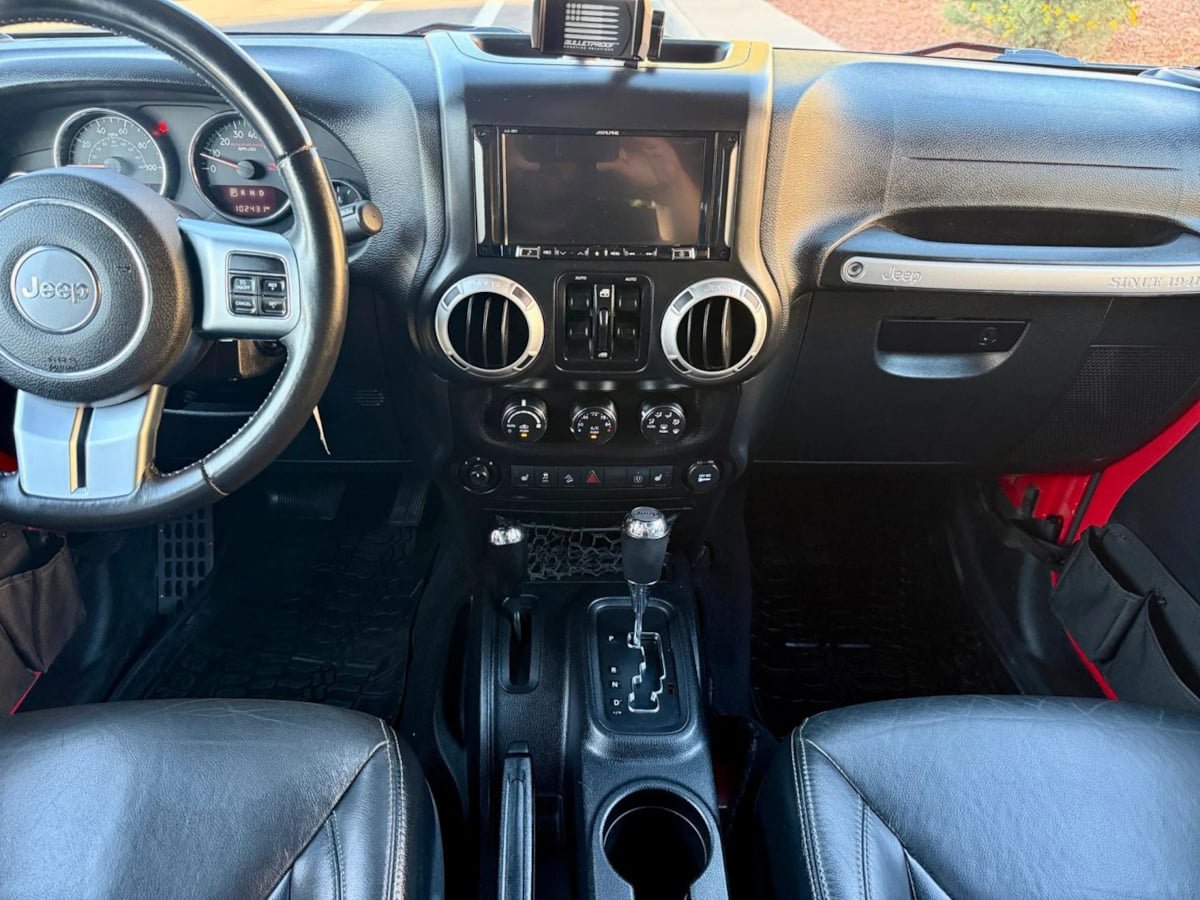 Used 2016 Jeep Wrangler Unlimited Rubicon image 12