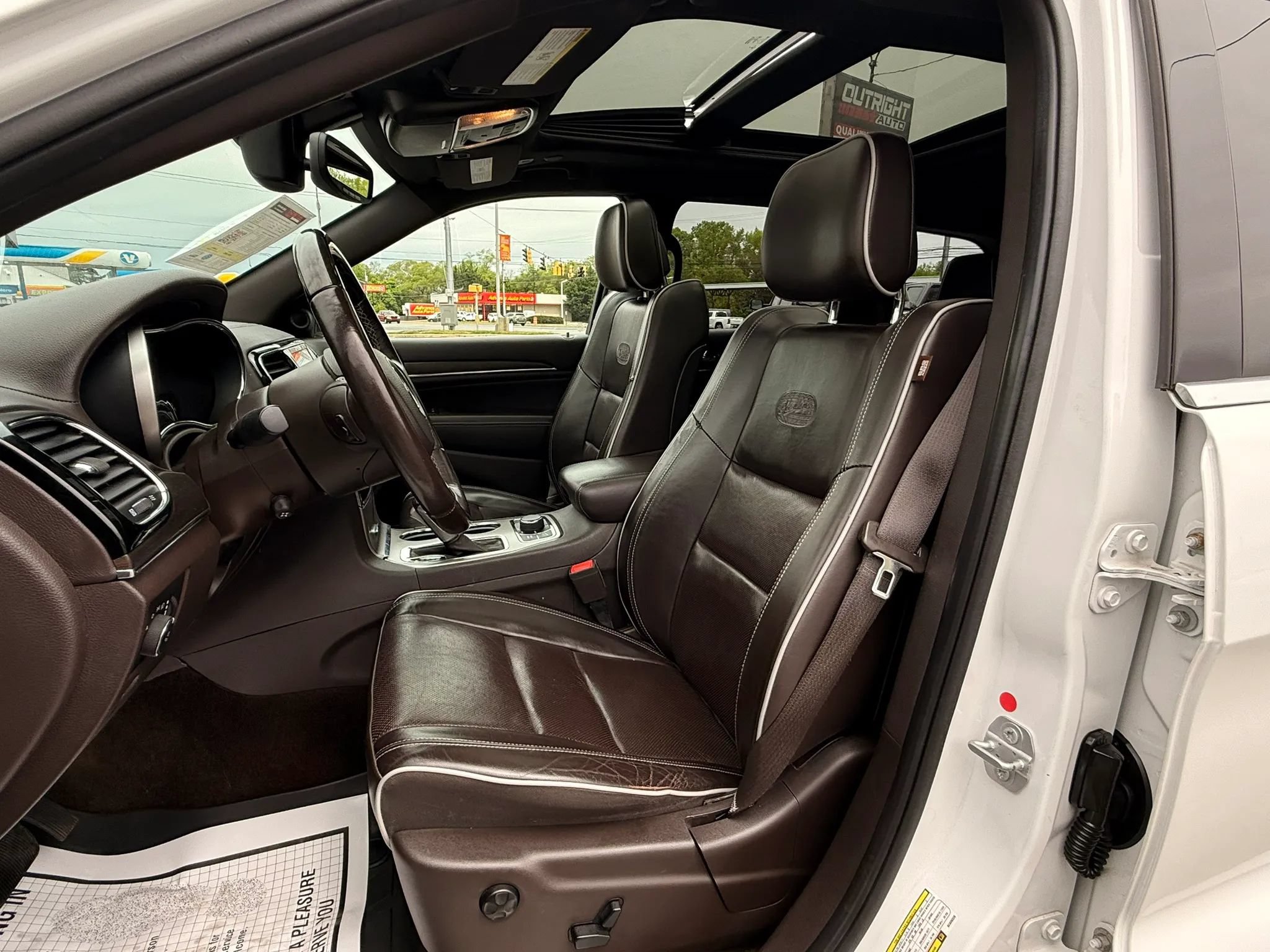 Used 2019 Jeep Grand Cherokee Overland AWD/4WD image 9