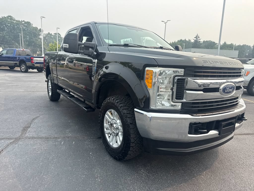 Used 2017 Ford F250 XL w/ STX Appearance Package AWD/4WD image 4