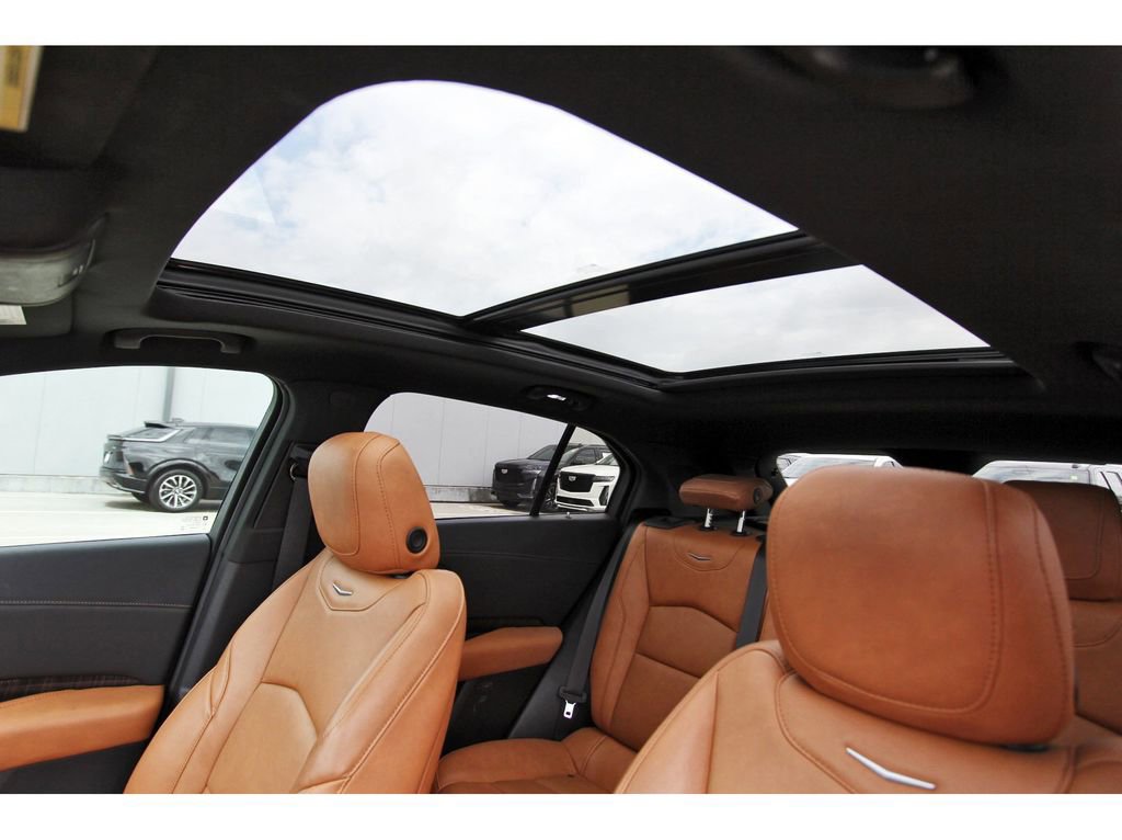 Used 2022 Cadillac XT4 Sport w/ Comfort Package FWD image 29