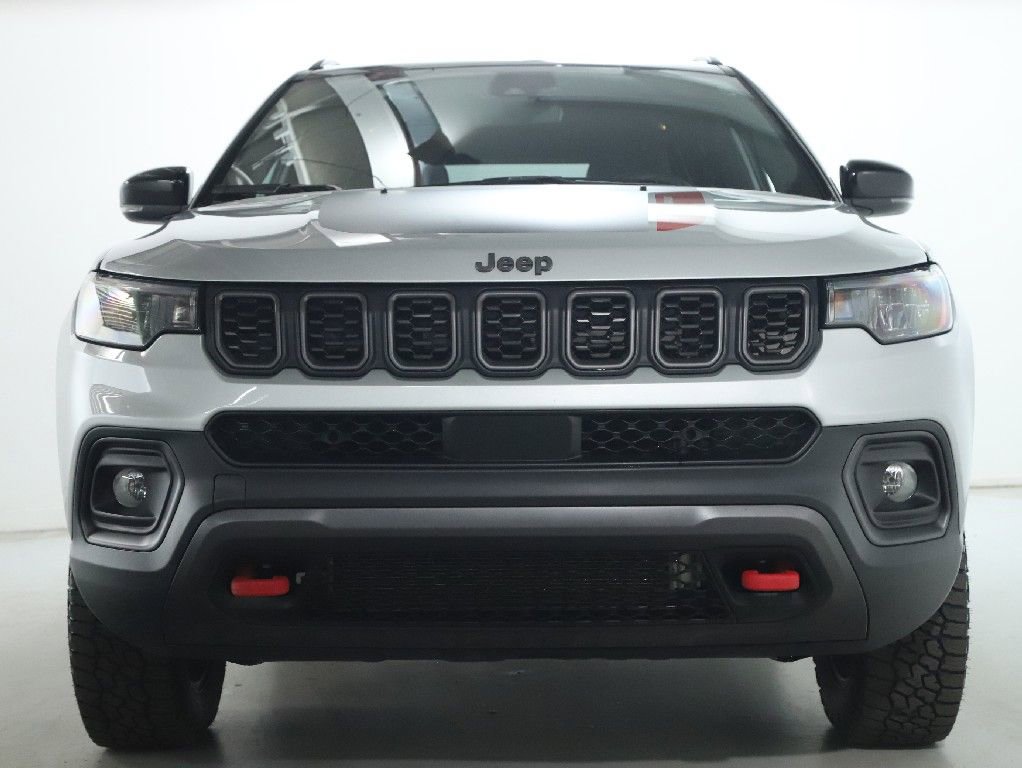 Used 2025 Jeep Compass Trailhawk image 6