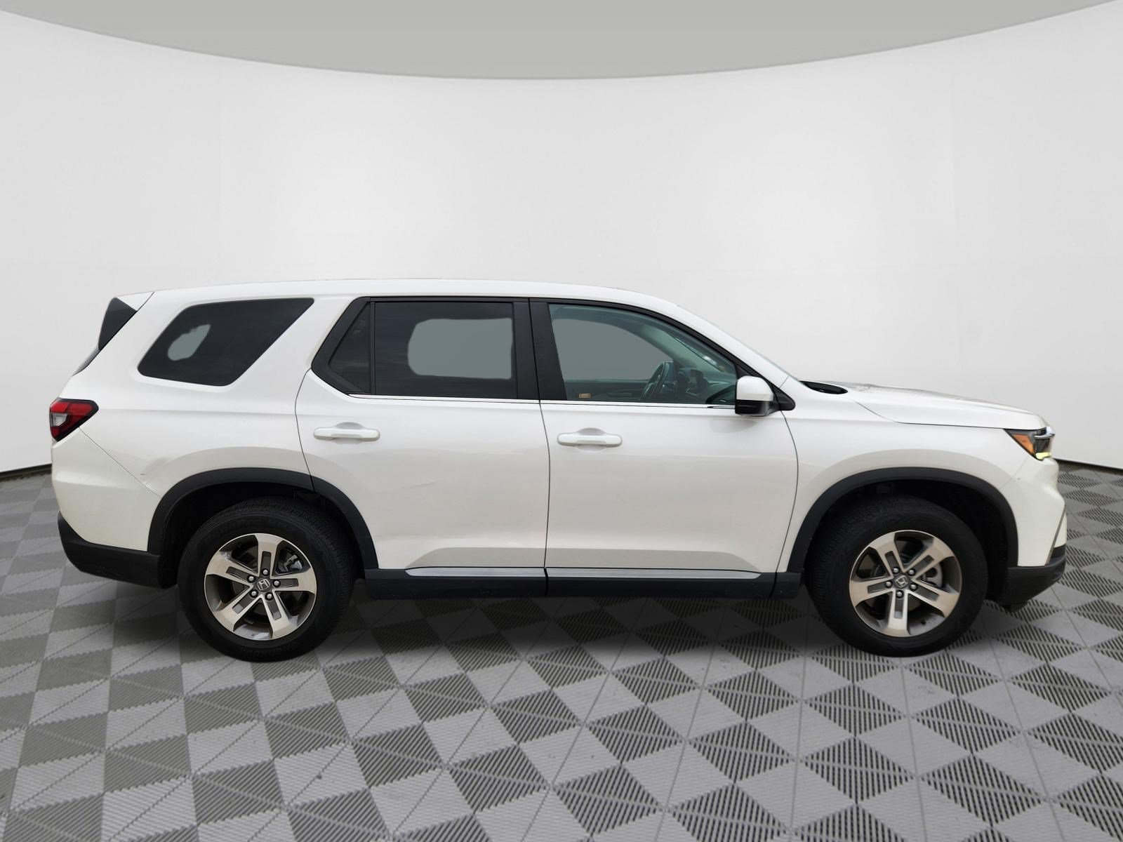 Used 2024 Honda Pilot EX-L image 6