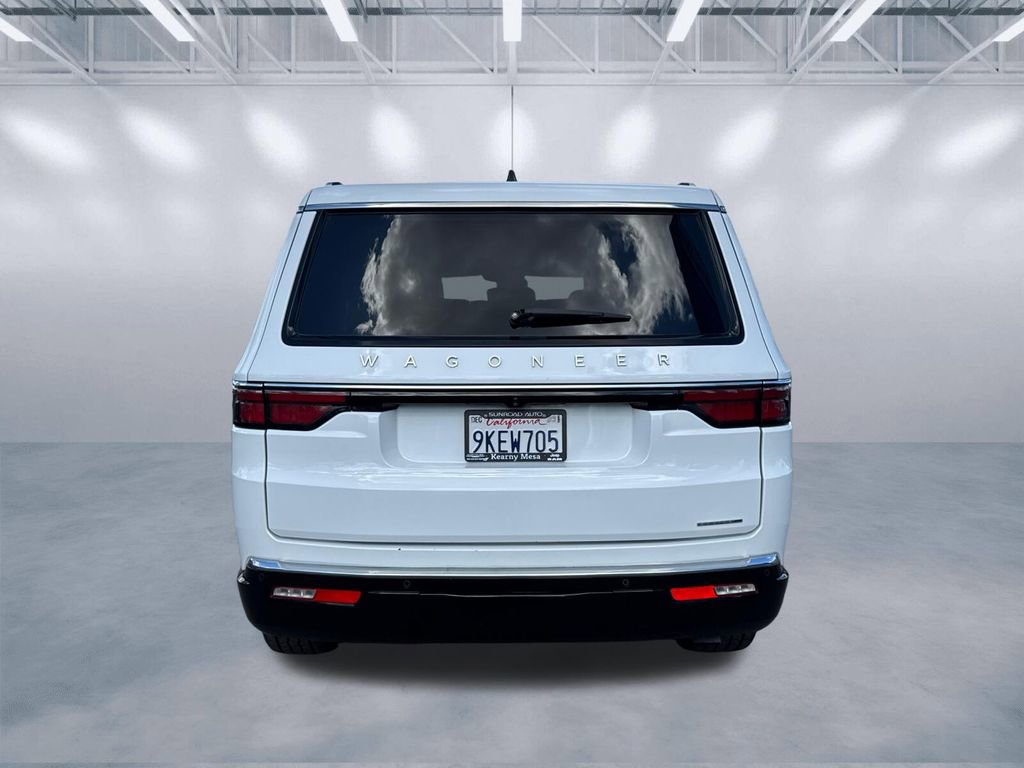 Certified 2024 Jeep Wagoneer Series II w/ Flexible Seating Group RWD image 5