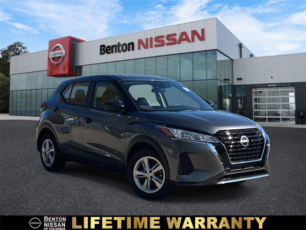 New 2025 Nissan Kicks Play S image 1