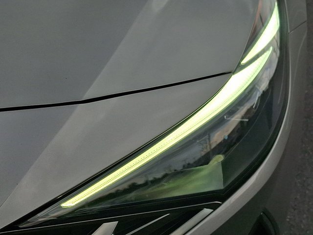 Used 2023 Hyundai Elantra Limited FWD image 9