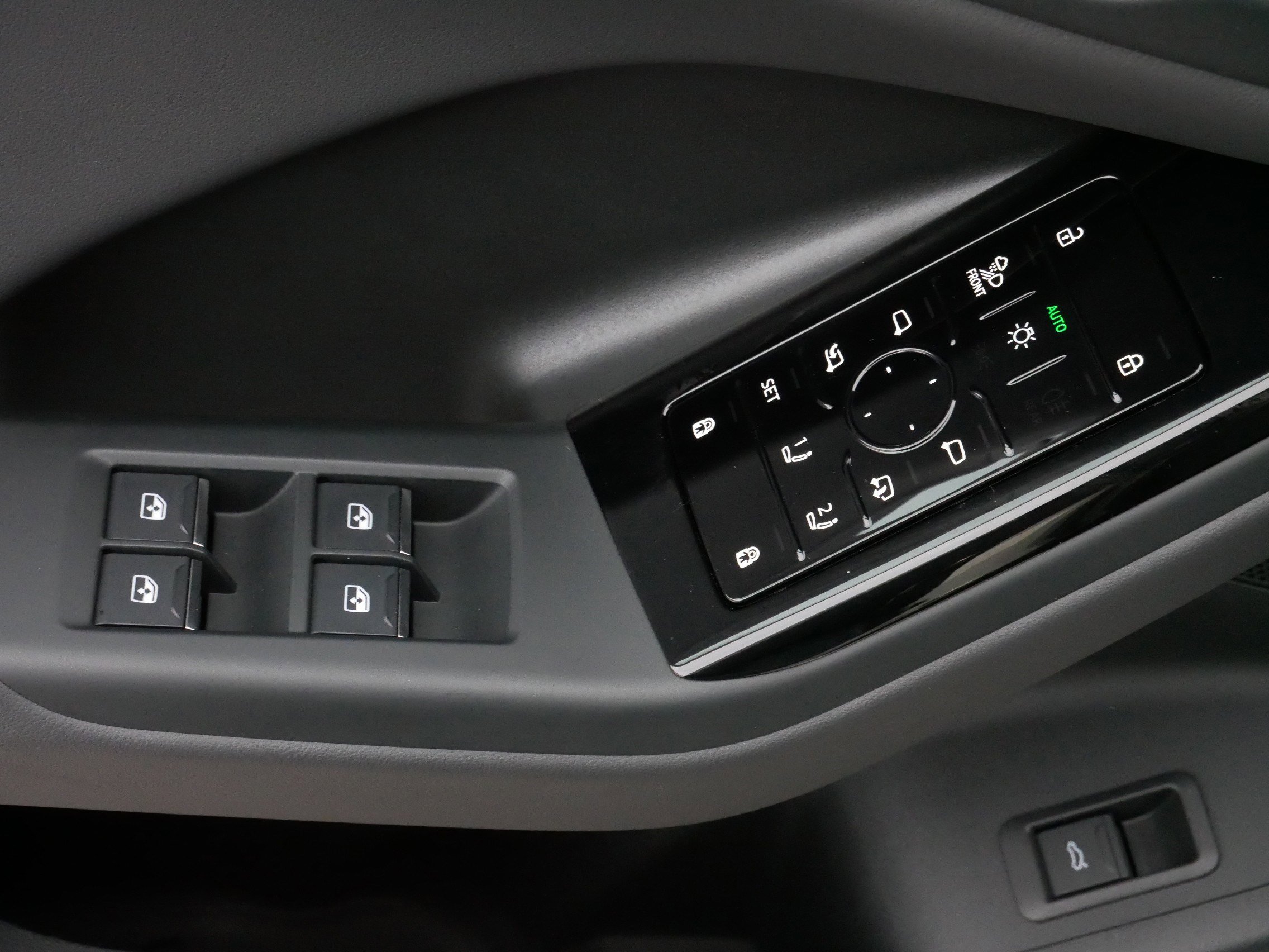 Used 2025 Audi Q6 e-tron Premium Plus w/ Premium Plus image 19