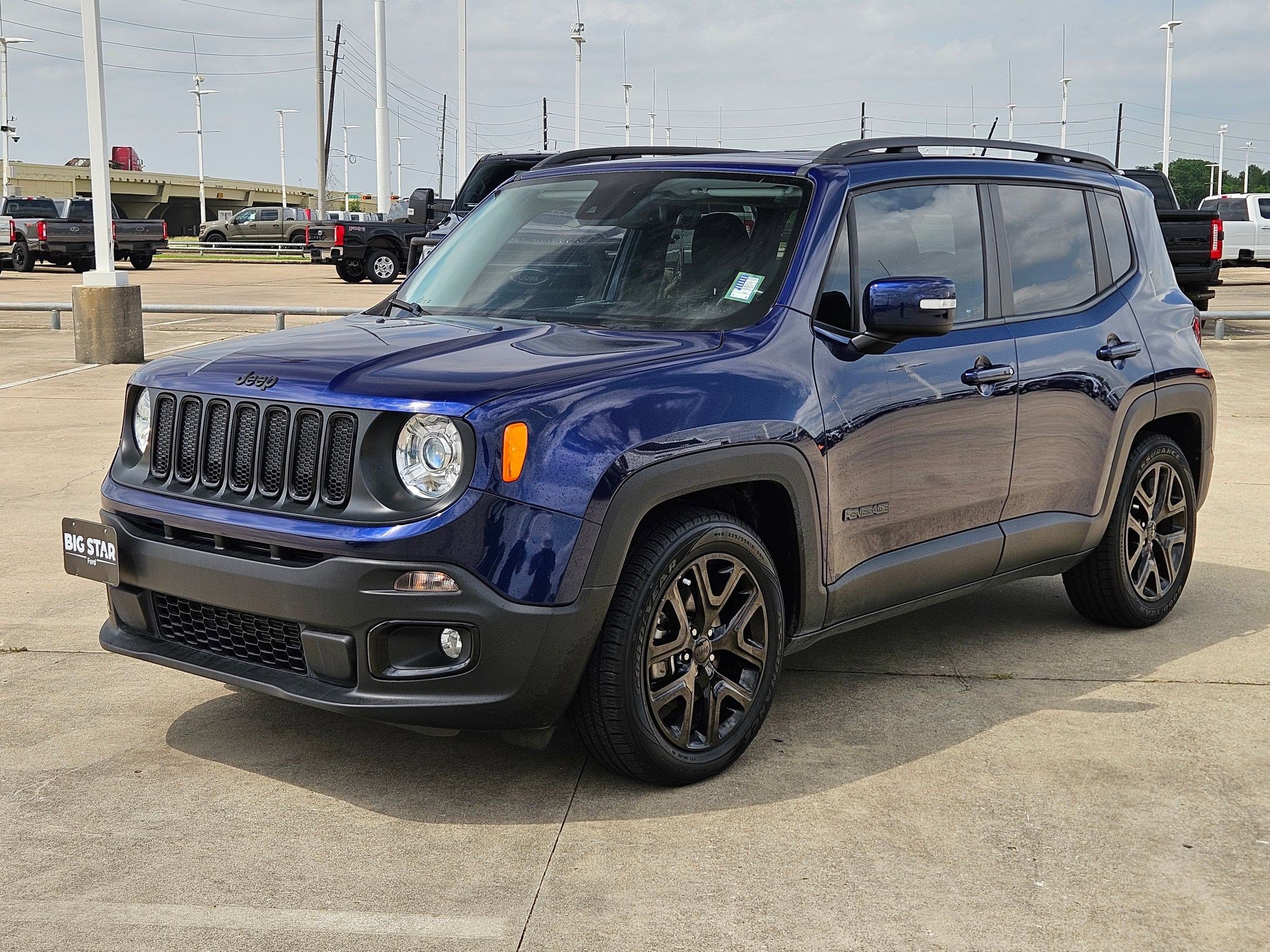 Used 2017 Jeep Renegade Altitude FWD image 10