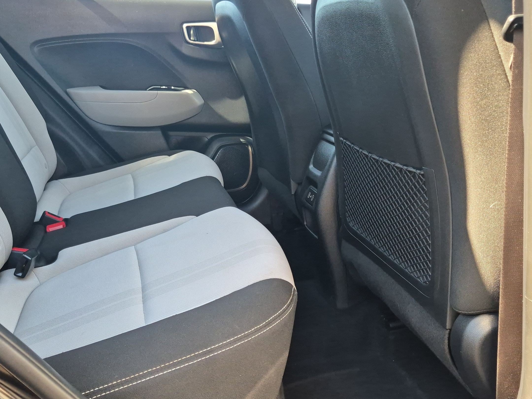 Used 2025 Hyundai Venue SEL FWD image 24
