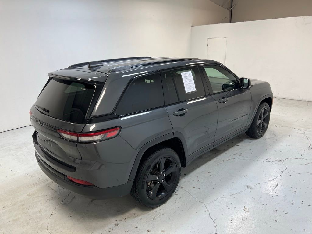 Used 2022 Jeep Grand Cherokee Altitude image 3