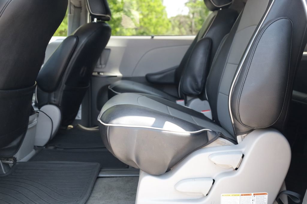 Used 2017 Toyota Sienna LE AWD/4WD image 13