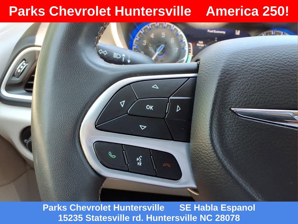 Used 2023 Chrysler Pacifica Touring-L FWD image 13