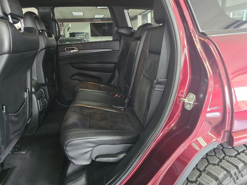Used 2018 Jeep Grand Cherokee Altitude AWD/4WD image 12