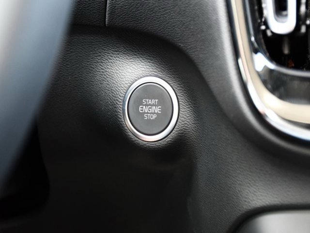 New 2025 Volvo XC40 B5 Core w/ Protection Package Premier image 14