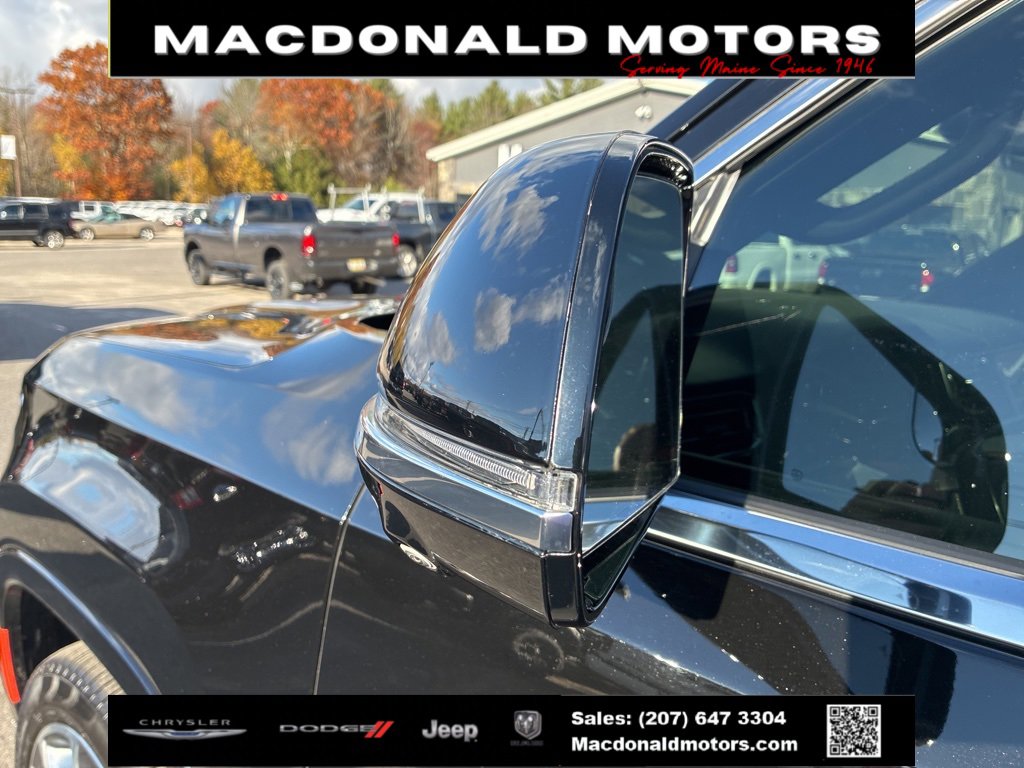 Used 2024 Jeep Grand Wagoneer Series III w/ HD Trailer Tow Package image 14