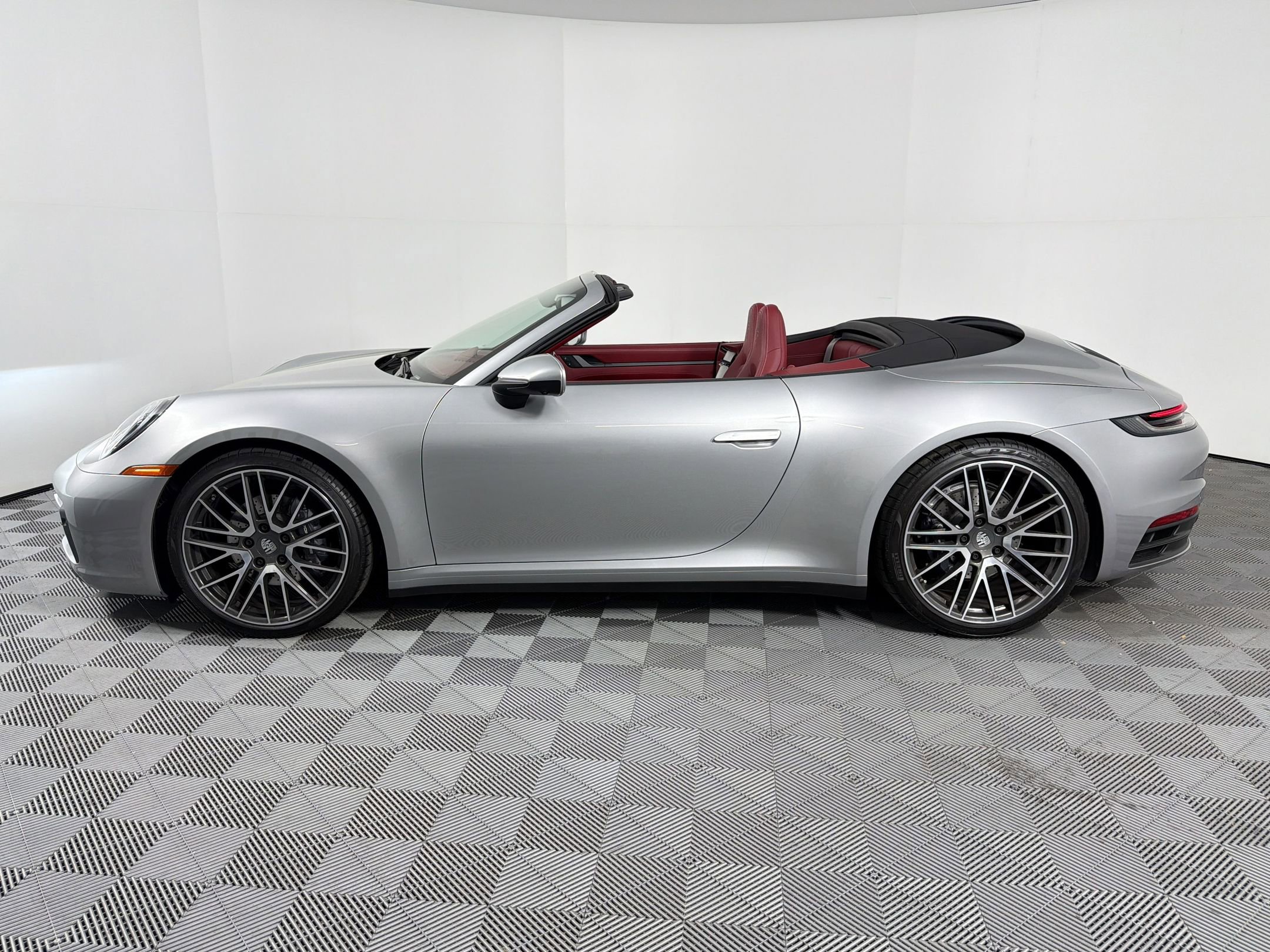 Certified 2022 Porsche 911 Carrera image 2