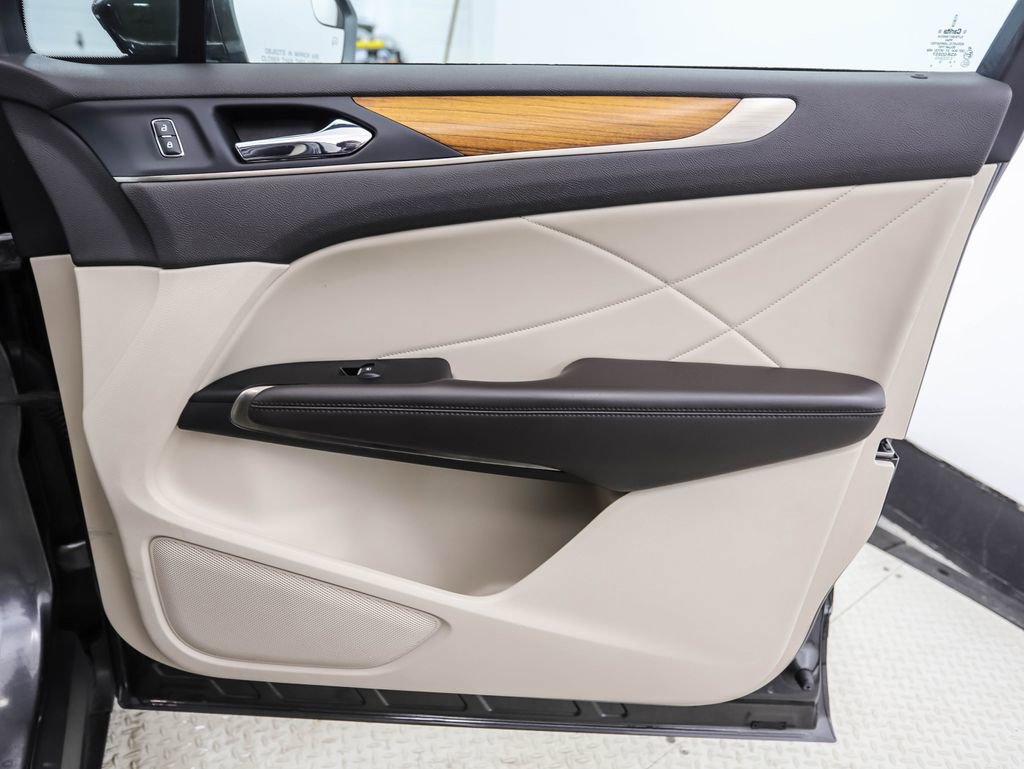 Used 2018 Lincoln MKC Select w/ Lincoln MKC Climate Package image 28