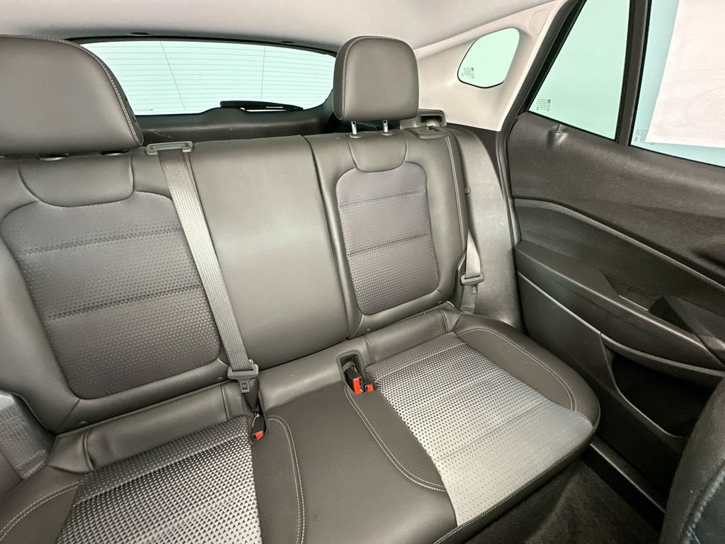 Used 2025 Chevrolet Trax LT w/ LT Convenience Package FWD image 14