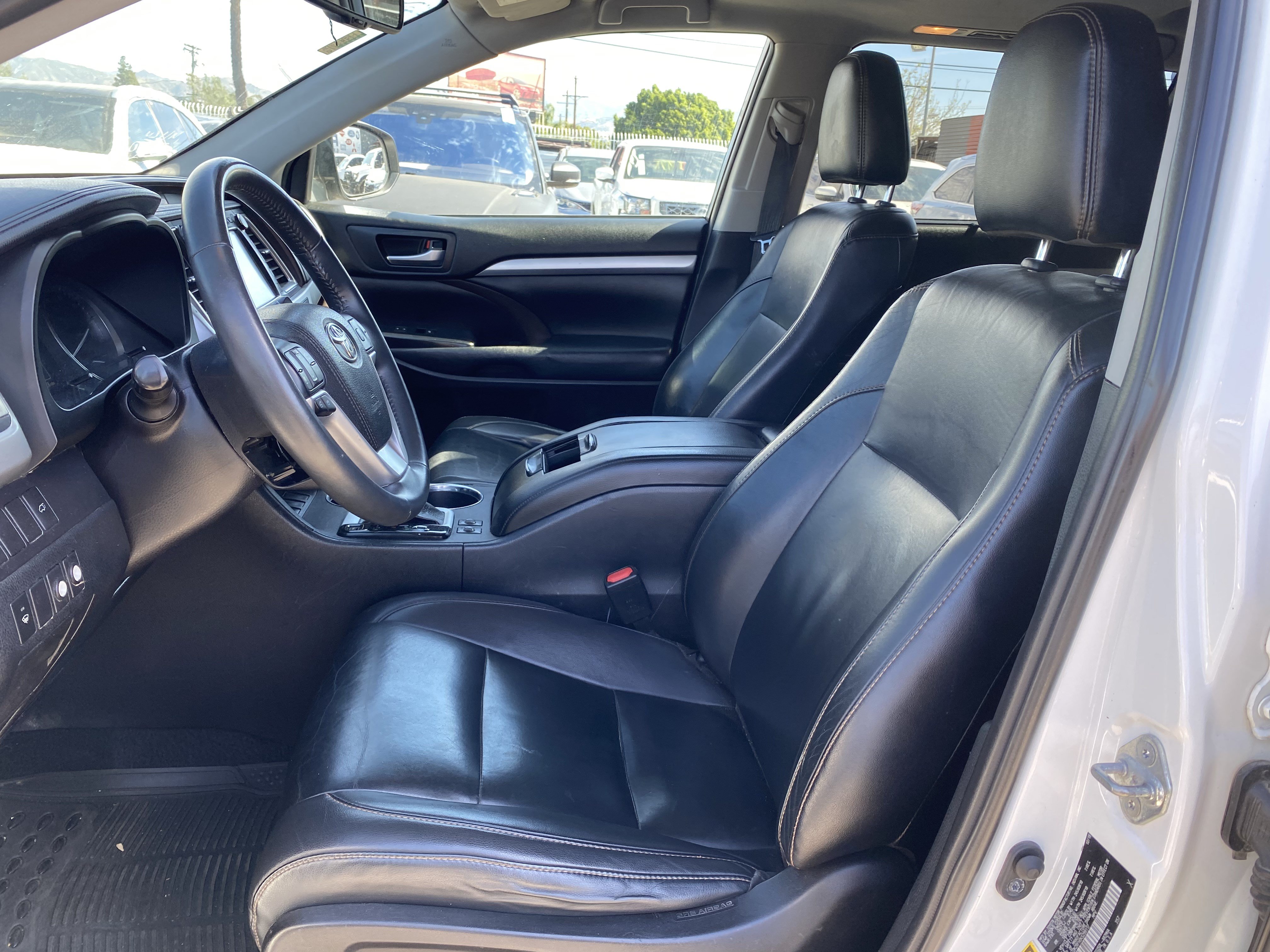Used 2019 Toyota Highlander XLE FWD image 12