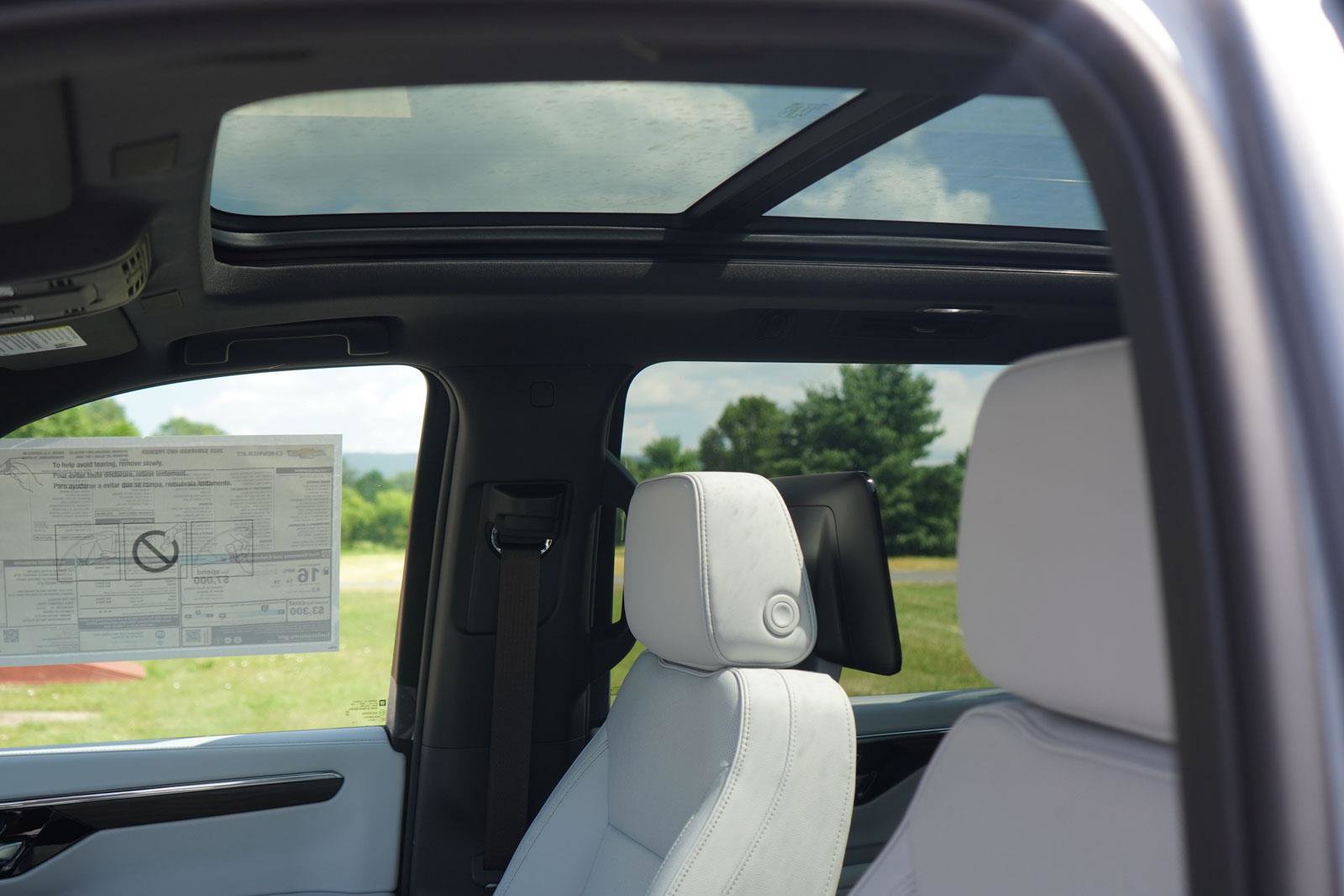 New 2025 Chevrolet Suburban Premier image 26