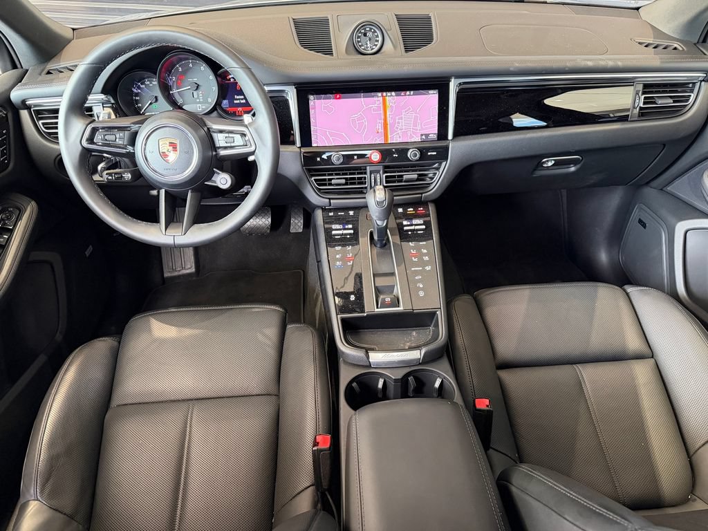 Certified 2026 Porsche Macan AWD/4WD image 33