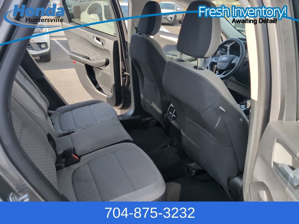 Used 2021 Ford Escape SE w/ SE Sport Appearance Package image 14